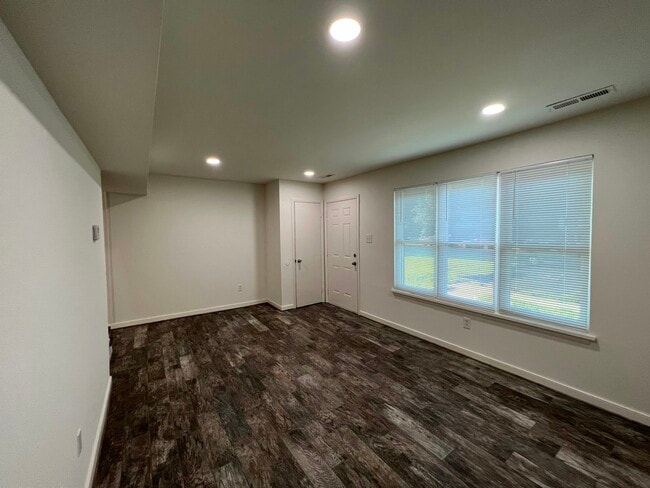 Building Photo - 1901 Beaver Rd