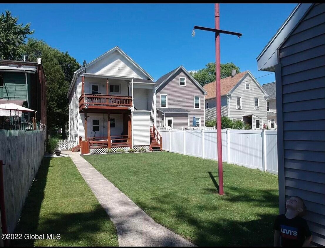 2418 9th Ave Unit 2nd Floor, Watervliet, NY 12189 Apartment for Rent