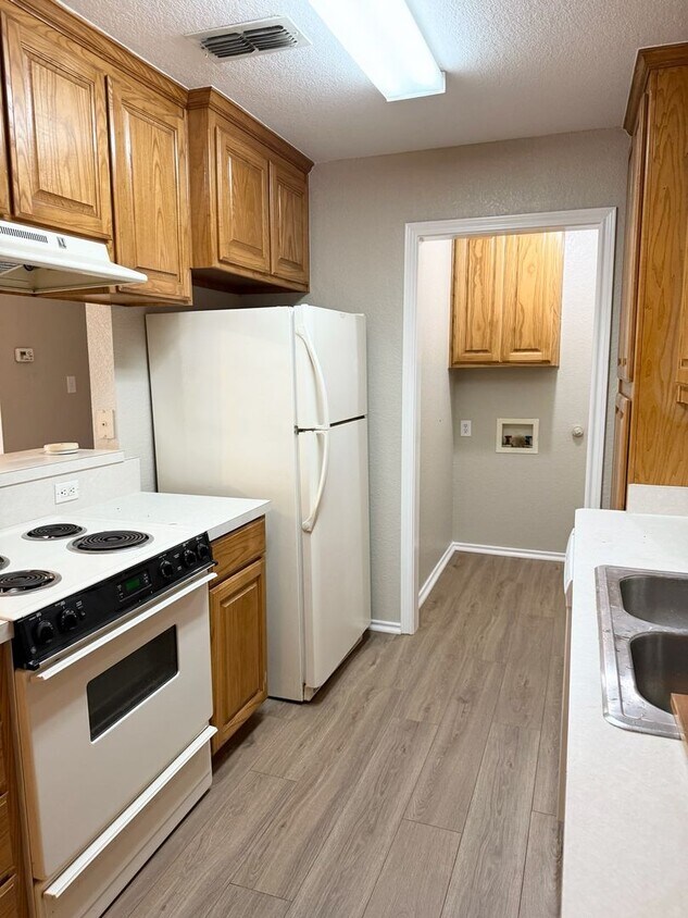 Primary Photo - 716-716 Stribling Cir