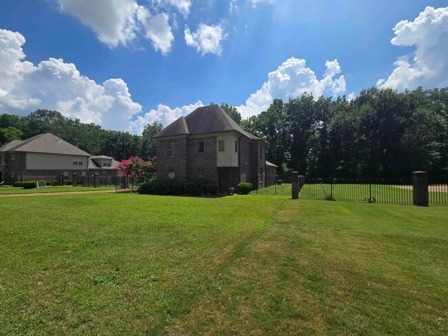 Building Photo - 8949 Poplar Pike