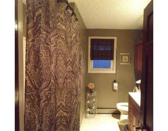 Bathroom - 40 Tudor St