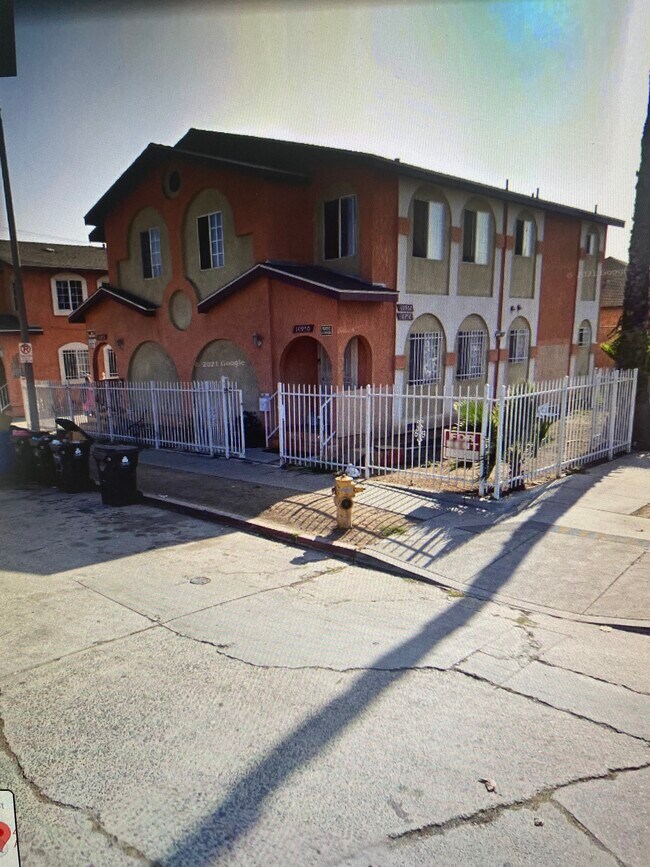 Building Photo - 10950 S Figueroa St
