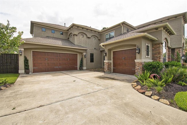 Building Photo - 2205 Nemes Ln