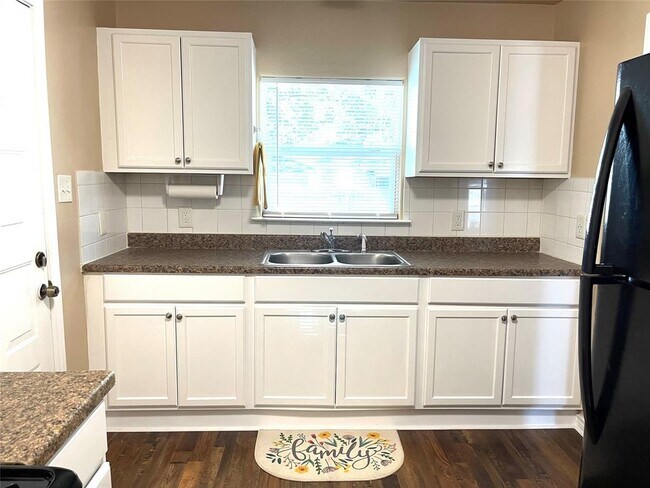 Foto del edificio - 3405 Seabrook St