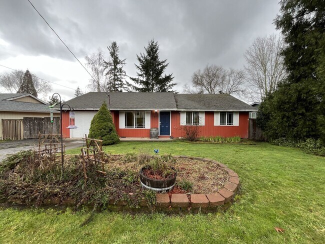 Building Photo - Beautifully Maintained Single-Level 3 Bedroom Home in North Plains Featuring Flexible Living Spac...