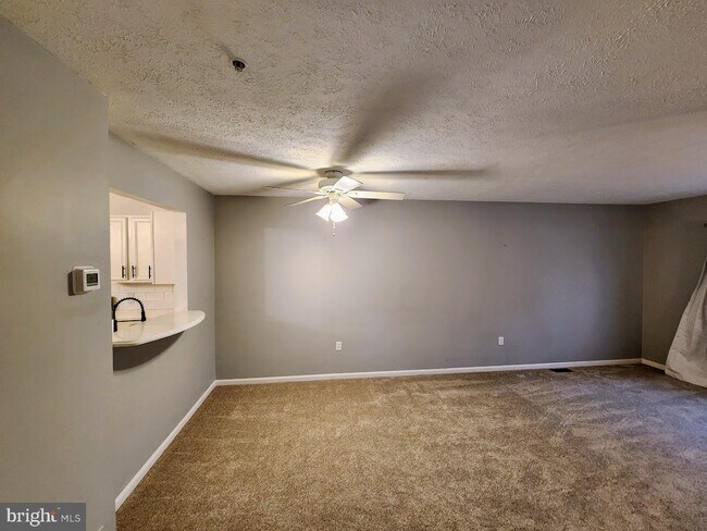Foto del edificio - 8 Buttonbush Ct