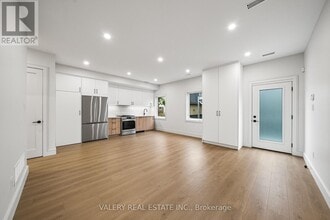 Building Photo - 131 Dovercourt Rd