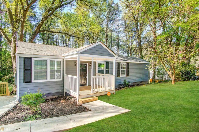 Building Photo - 2556 Godfrey Dr NW
