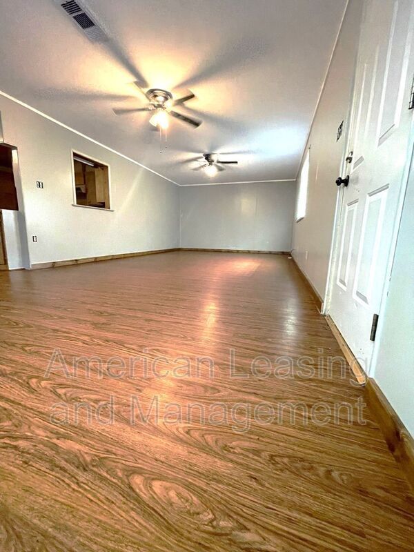 Building Photo - 3604 Ave G