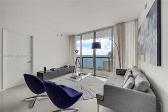 Building Photo - 495 Brickell Ave