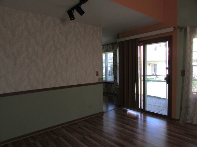 Foto del edificio - 607 Sutton Ct