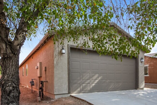 Building Photo - 5093 E Kittentails Dr