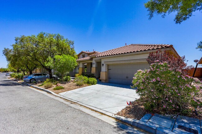 Foto del edificio - South Summerlin Single Story Pool And Spa ...