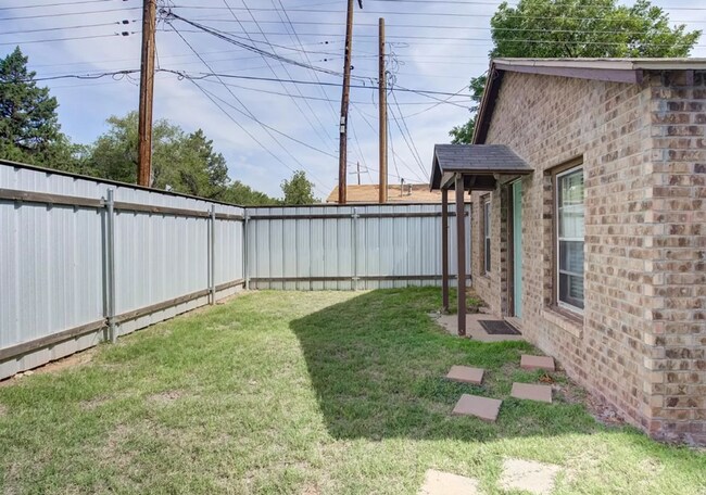 Building Photo - 4 bedroom 4 bathroom near Texas Tech