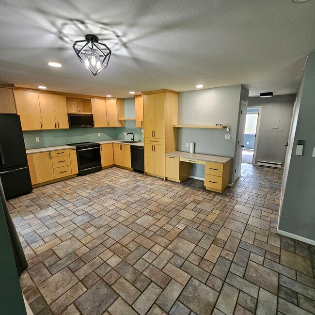 Building Photo - 3500 Rolling Green Dr