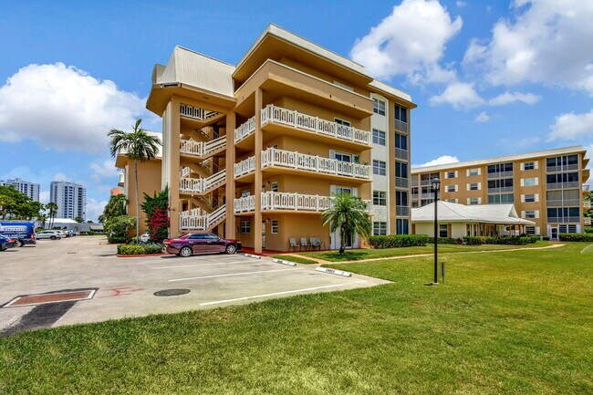 Foto del edificio - 308 Golfview Rd