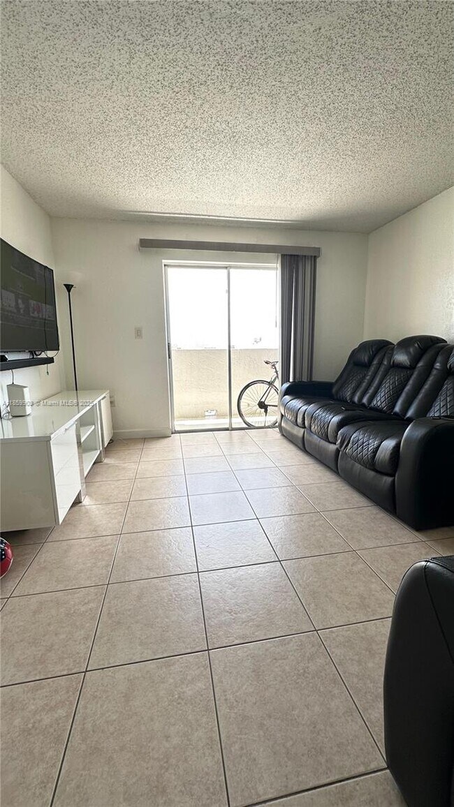 Foto del edificio - 6060 W 21st Ct