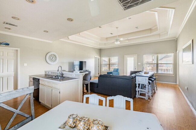 Foto del edificio - 3229 Castle Dr