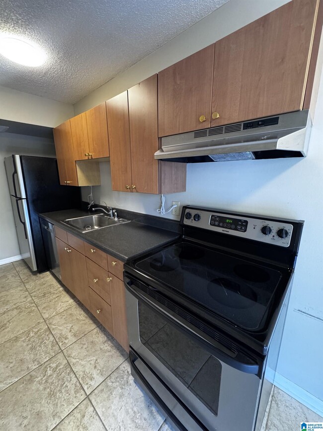 Building Photo - 66 Rhodes Cir S