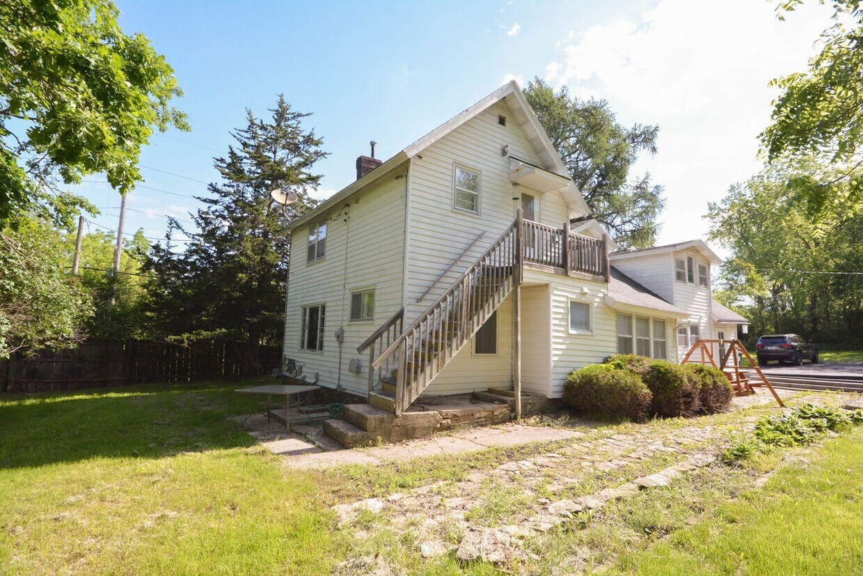 Primary Photo - 2020/2022 Eastwood Rd SE