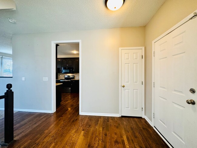 Building Photo - **BRAND NEW CARPETS** Beautiful Home in Bl...
