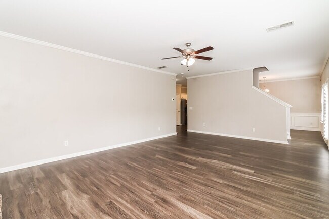 Building Photo - 737 Fieldcrest Dr