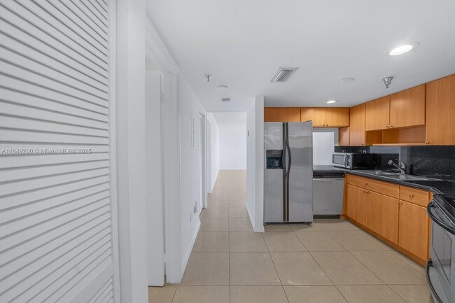 Foto del edificio - 2400 SW 3rd Ave