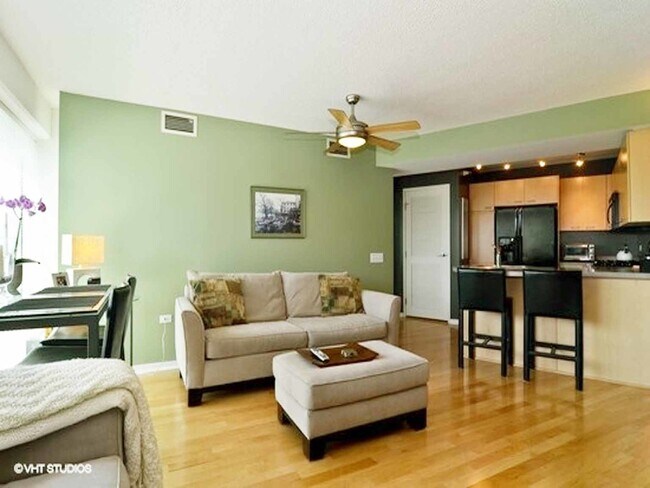 Foto del edificio - 1720 Maple Ave