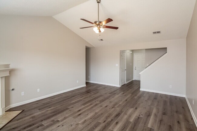 Foto del edificio - 6443 White Hawk Ln