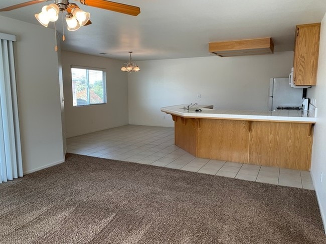 Building Photo - Upstairs unit available in Ashley Square!