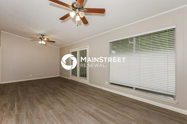 Foto del edificio - 4 Bedroom Pet-Friendly Home in Lancaster, TX with Main Street Renewal