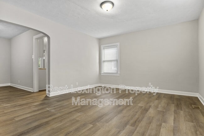 Building Photo - 864 Meadow Ln