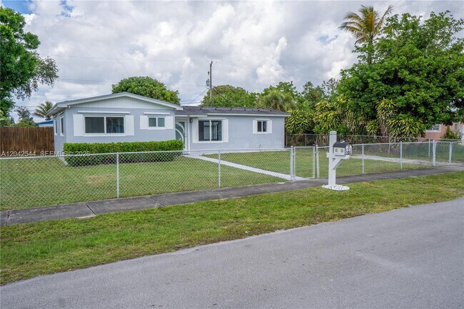 Foto del edificio - 20440 NW 20th Ct