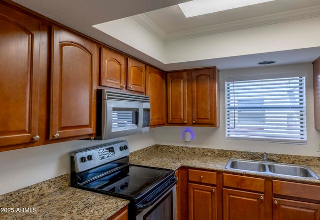 Building Photo - 3330 W Danbury Dr
