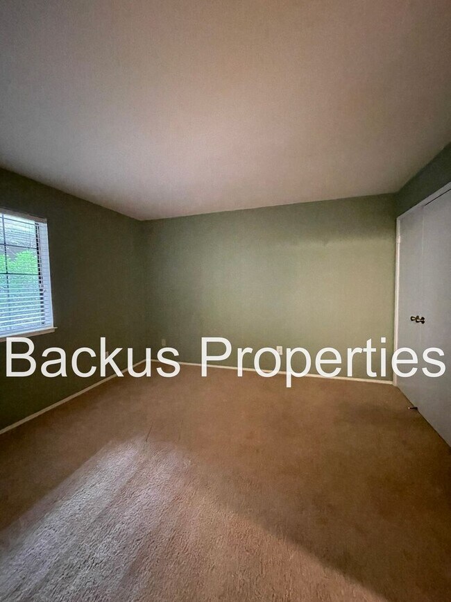 Foto del edificio - Beautiful two bedroom unit set in hills of Del Rey Oaks