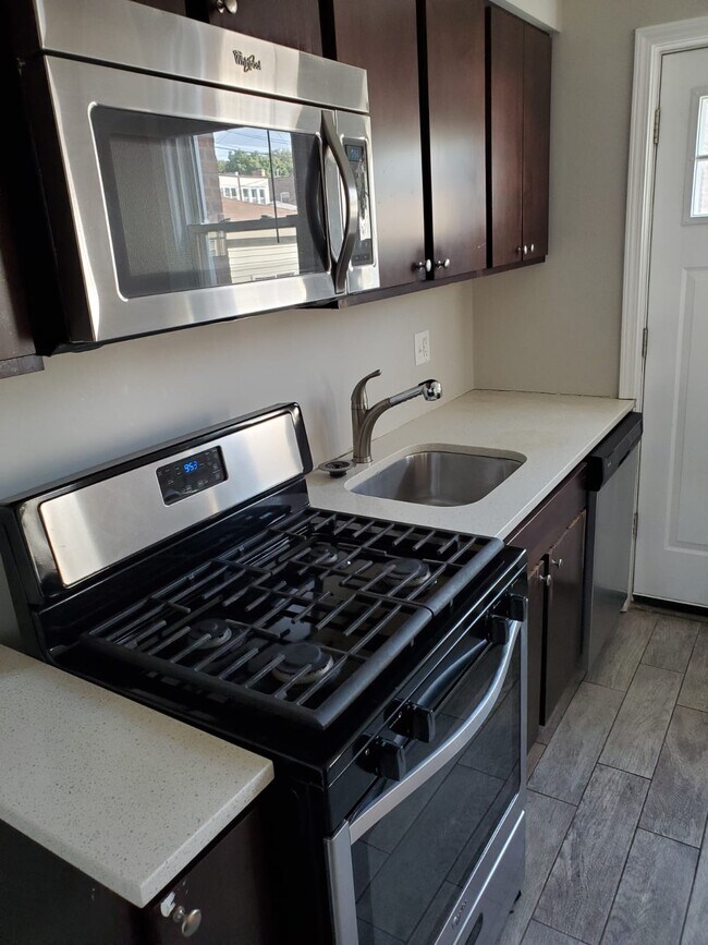 Foto del edificio - 5641 W Carmen Ave