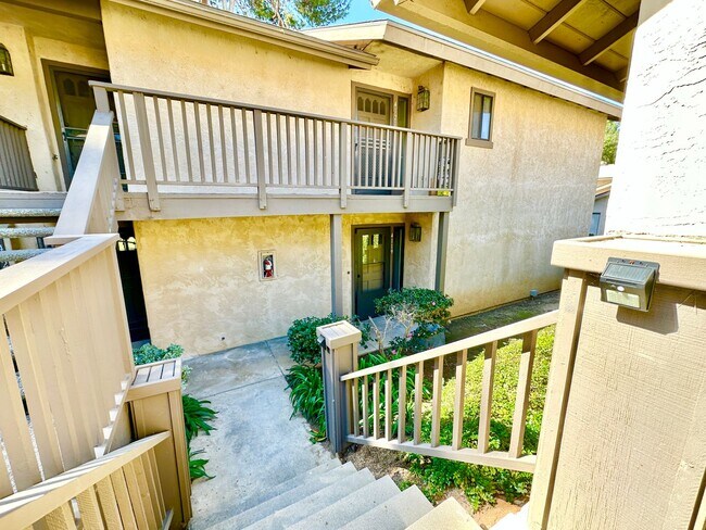 Foto del edificio - Beautiful, End-Unit, Ground Level, Largest SF 1/1 layout in the Pala Mesa Villas Community with G...