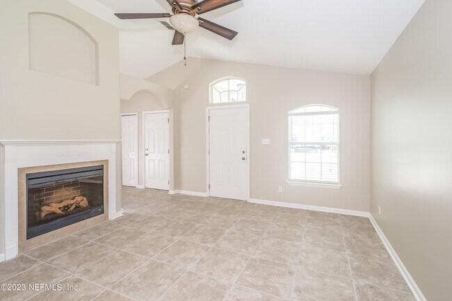 Foto del edificio - 10715 Ogalla Ave