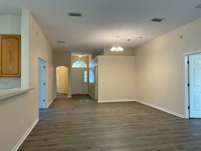 Building Photo - 3/2 Heritage Landing home w/fantastic comm...