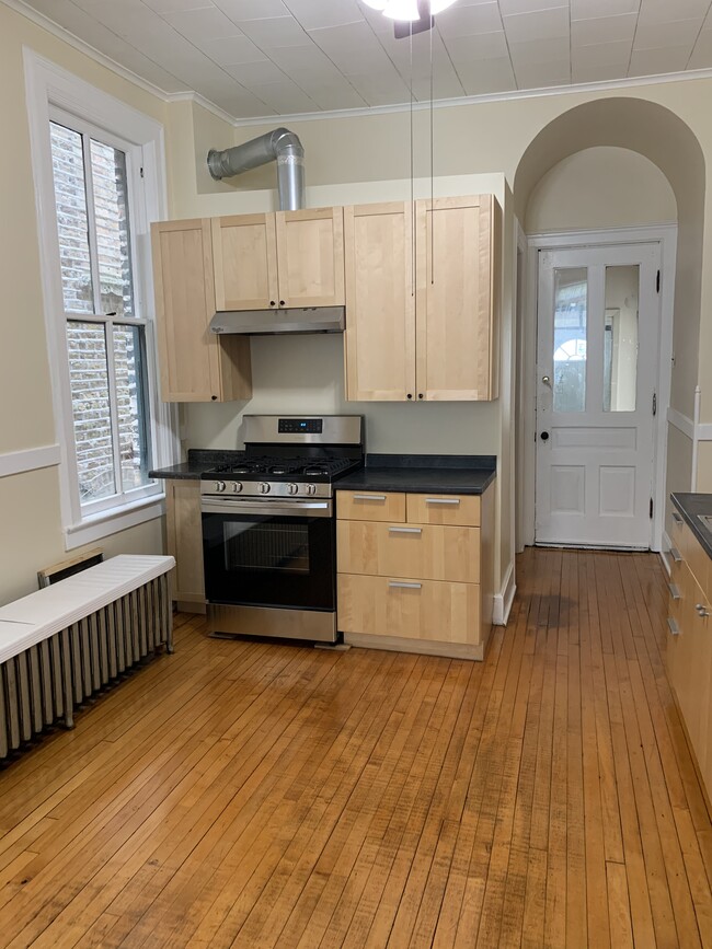 Building Photo - 2235 W Armitage Ave