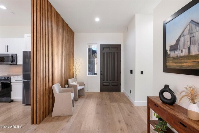 Building Photo - 10559 E Sheena Dr