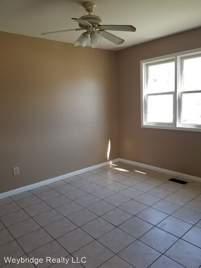 Building Photo - 3 br, 1 bath House - 6477 Betts Ave