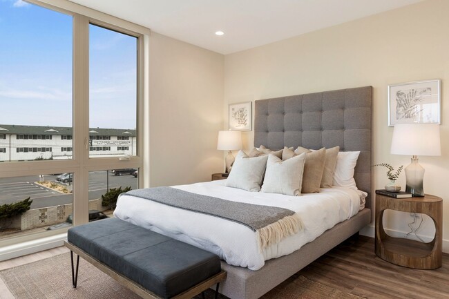 Building Photo - PRISTINE LUXURY BEACH CONDO, 1 BLOCK TO TH...