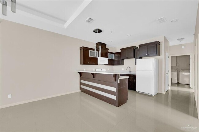 Foto del edificio - 15 S K Center St