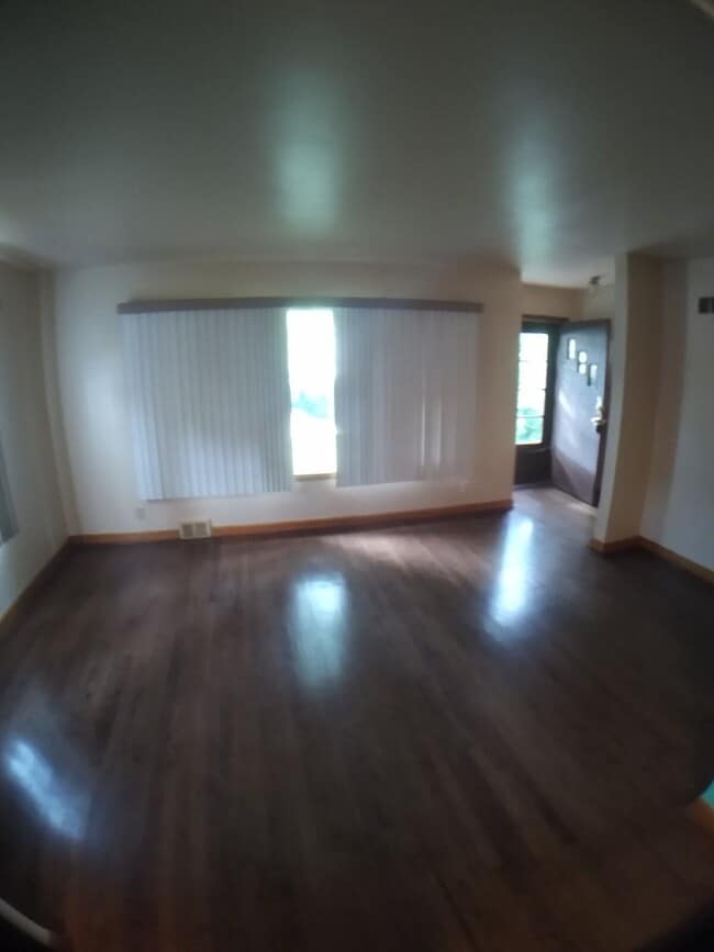 Building Photo - 326 N 68th St