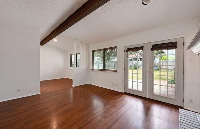 Building Photo - 1008 Hillside Oaks Dr