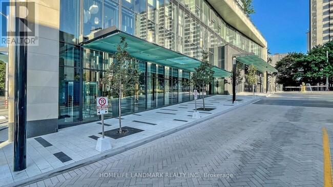 Building Photo - 575 Bloor St E