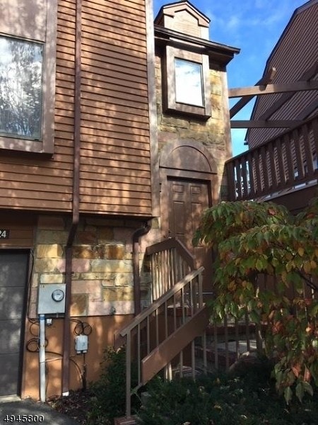 Building Photo - 24 Faesch Ct