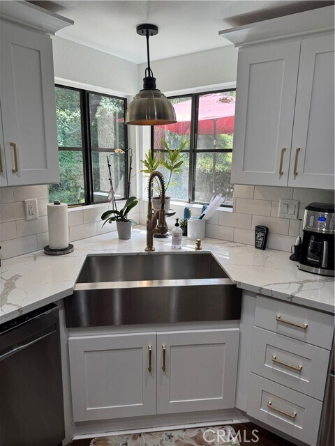 Foto del edificio - 1672 Shady Brook Dr