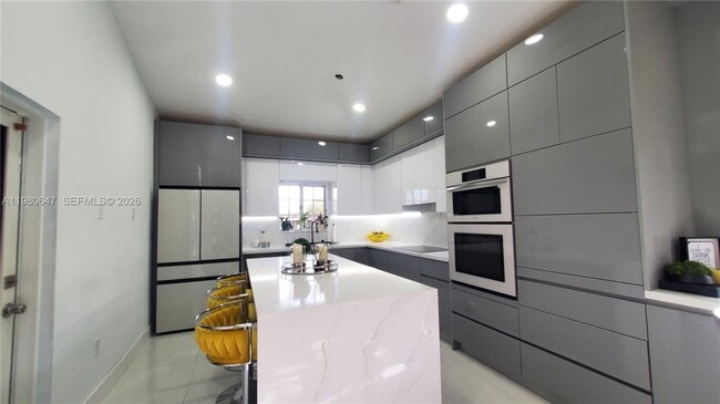 Building Photo - 1225 NE 32nd Ave